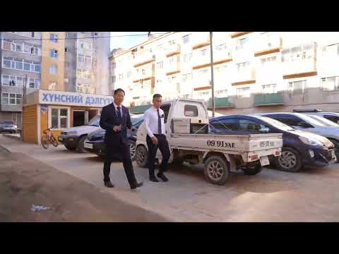 Видео: Төв замаас гарсан хуучин хавтанг ашиглаж явган хүний зам талбайг засварлаж байна.