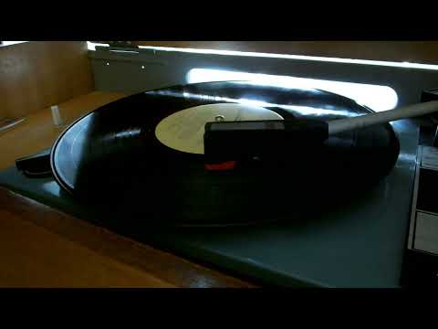 Видео: "Август" (скоро осень,за окнами август..)(Я.Френкель-И.Гофф) поет Маргрет Николова (Болгария)