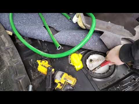 Видео: Лендкрузер-200: замена бензонасоса без снятия бензобака