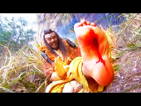 Видео: Человек поставил ядовитую иглу у входа в пещеру, чтобы обмануть монгольского мастера.