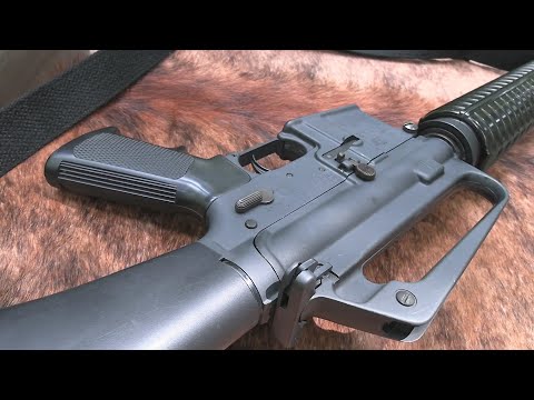 Видео: Colt AR15 A2 40-летний юбилей