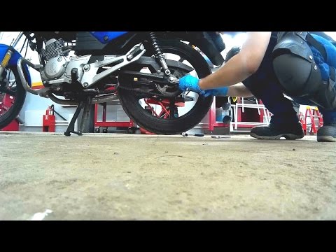 Видео: Подтяжка цепи Yamaha YBR 125