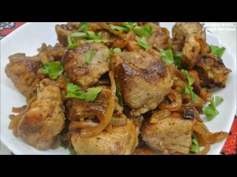 Видео: ШАШЛЫК на сковороде - мягкий, сочный и очень ВКУСНЫЙ