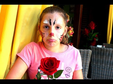 Видео: Ирочка ЧУТЬ НЕ ПОТЕРЯЛА телефон МАМЫ Как это было