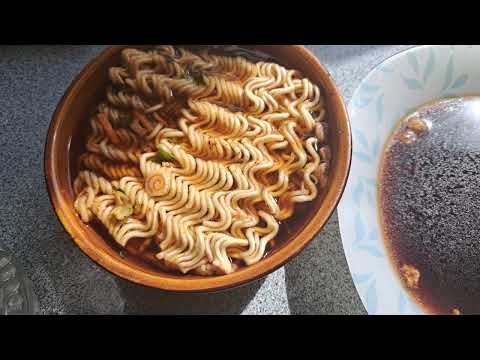 Видео: Обзор на чан рамён black pasta