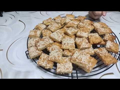 Видео: САМЫЙ ВКУСНЫЙ ЛУКОВЫЙ КРЕКЕР.😋👍  МММ, ДО ЧЕГО ЖЕ ВКУСНО ! #луковый крекер #вкуснаявыпечка #рецепт 