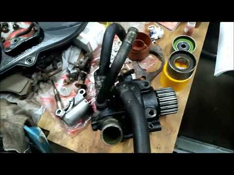 Видео: Mazda MPV 2.0 CRDI замена водяного насоса (помпы)