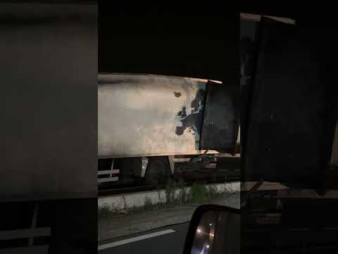 Видео: 🔥 Франція. Вночі вогонь, хаос і пограбування — ось як виглядає реальність на дорогах! 🇫🇷🚨 🔥