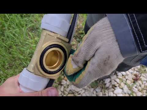 Видео: Монтаж погружного насоса в скважину. Обзор работ, Адаптер.