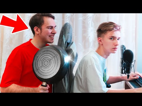 Видео: МЕШАЮ Снимать ВИДЕО Ютуберу в Реальной Жизни!