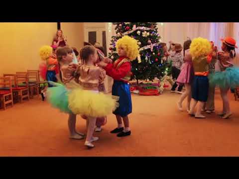 Видео: Вхід на новорічне свято старша гр.(Власна постановка)