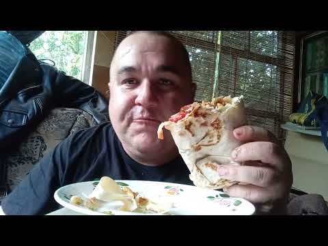 Видео: Обжор - самодельная шаурма с колбасой