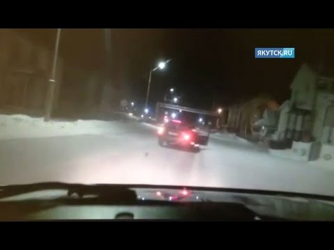 Видео: В Олекминске инцидент с пьяным водителем и сотрудниками ГИБДД, попал на видео