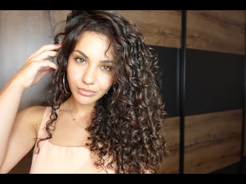 Видео: DEFINE CURLS WITH BRUSH/ ОФОРМЯНЕ НА КЪДРИЦИ С ЧЕТКА