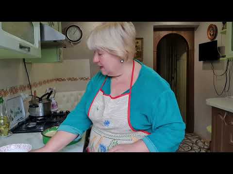 Видео: Пирог с яблоками. Обзор морозильной камеры