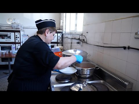 Видео: Ученици от Гимназията по туризъм в Смолян се учиха да готвят дивечово месо