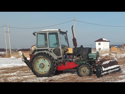 Видео: Трактор чистит снег. Небольшая работа.