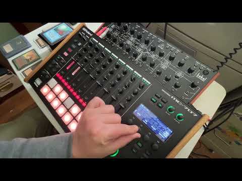 Видео: Учебное пособие по Roland MC-707 EBM/Aggressive Bass