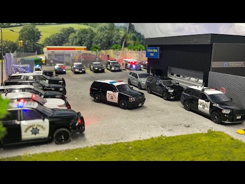 Видео: Литая коллекционная модель калифорнийского дорожного патруля Customs с фарами в масштабе 1:64