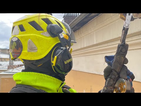 Видео: Как мазать меж панельные швы красиво