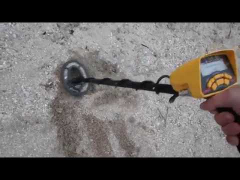 Видео: КОП НА ПЛЯЖЕ В СТАРОЙ ДЕРЕВНЕ.НАХОДКИ. GARRETT ACE 250.