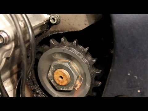 Видео: Yamaha FZ1 "Серый волк" - Замена звезд и цепи. Часть 1