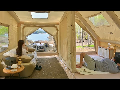 Видео: На берегу озера мы построили потрясающий надувной домик с двумя уютными комнатами.