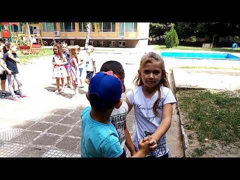 Видео: НАРОДНА ИГРА „Кралю - порталю” - ДГ „Слънце” - град Левски, Група „Мики Маус"