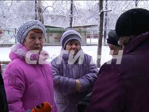 Видео: Плачущую семимесячную внучку бабушка успокоила ножом