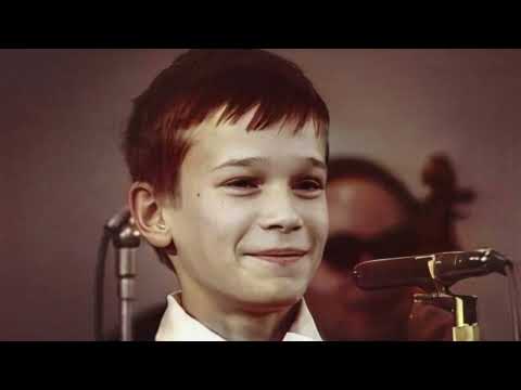 Видео: Сломанный голос и сломанная жизнь мальчика Серёжи Парамонова / Красногорское кладбище 4.12.2024 г.