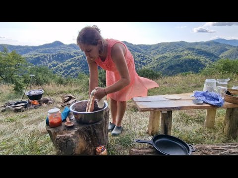 Видео: Очаровательная жизнь семьи в живописной горной деревне: взгляд на безмятежность