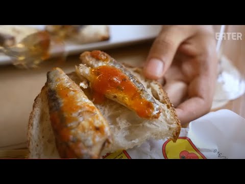 Видео: Мир сардин: Секреты ловли и технология консервирования