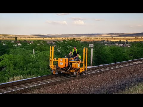 Видео: Самоходная гидравлическая подъемно-рихтовочная машина. Бессарабка