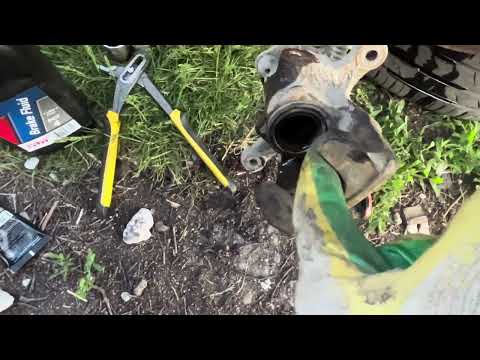 Видео: Задний суппорт Киа Рио 3/ Солярис. Лайфхаки по замене.