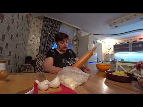 Видео: ЛЕПИМ с МАМОЙ ВАРЕНИКИ/ОТКРОВЕННАЯ ИСТОРИЯ МАМИНОГО РОЖДЕНИЯ/ВСЮ ЖИЗНЬ ИЩЕТ и НАДЕЕТСЯ НАЙТИ ОТЦА