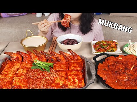 Видео: приготовление MUKBANG :) острое Креветки Эноки Грибной Тофу, Блинчики с Кальмарами Кимчи.