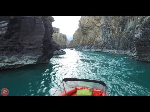 Видео: ДИКИЙ АЛТАЙ . НА ЛОДКЕ. ГДЕ НЕТ ДОРОГ. АРГУТ. ШАВЛА