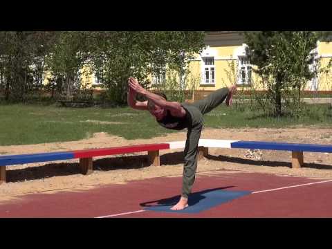 Видео: Дмитрий Демин. Вариант Сурья Намаскар В с усложнениями