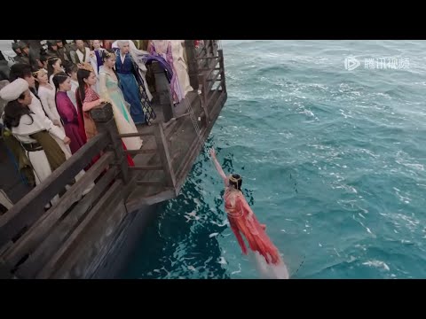 Видео: Золушка падает в воду, таинственный мастер раскрывает искусство кунг-фу, чтобы спасти ее