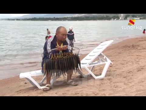 Видео: Көл жээгинде балык сатып үй-бүлөсүн баккан актёр