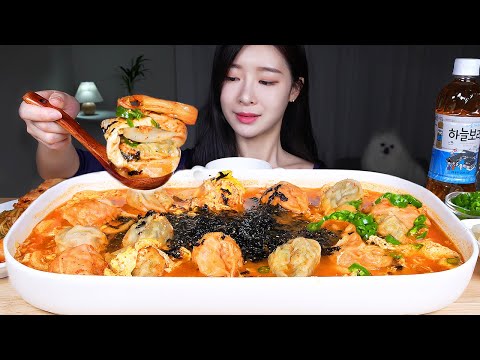 Видео: ASMR MUKBANG | Острый суп из рисовых лепешек с кнедликами (Тток Манду Гук), 3 вида кимчи ❤️