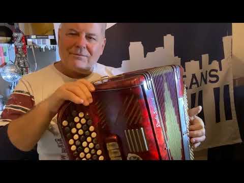 Видео: ПЕРЕВОД итальянского баяна "Paolo Soprani" на советский лад. Из грифа "С" на гриф "В". Начало
