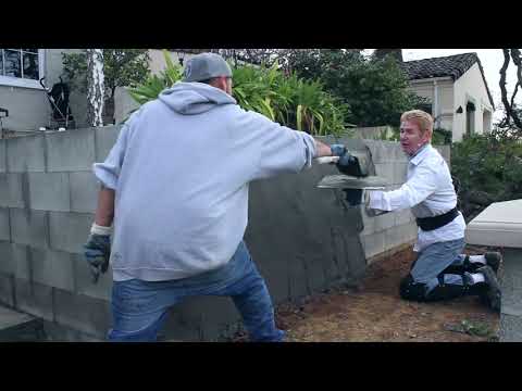 Видео: Штукатурка поверх цементного КМУ или шлакоблоков новая отделка штукатуркой