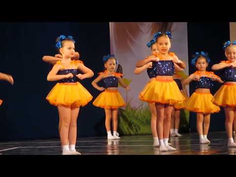 Видео: 23.11.2019. Концерт "День матери". Группа "Одуванчики". Танец "Ладушки"