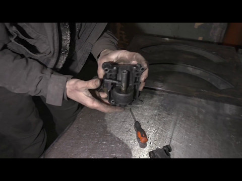 Видео: Ремонтируем Mercedes Benz w124 200E. День седьмой. Пересборка кулисы. Как подключается кулиса.