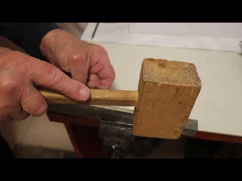 Видео: изготовление жестяницких изделий хозяйственного назначения