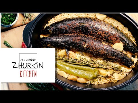 Видео: Как приготовить скумбрию с рисом в духовке/Вкусное блюдо из свежей скумбрии