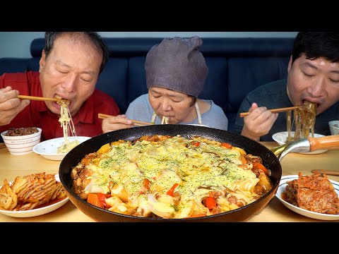 Видео: 🧀Тушеная курица с овощами и сыром - шоу еды Mukbang.