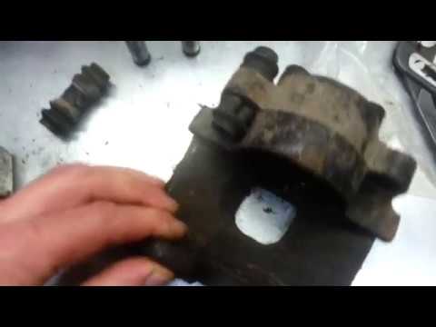 Видео: Крайслер 300м заклинило передний суппорт