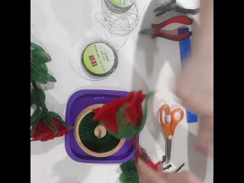 Видео: Роза из бисера🌹,часть 3,делаем листья.